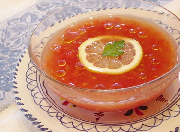 夏真っ盛り　完熟トマトのスープ
