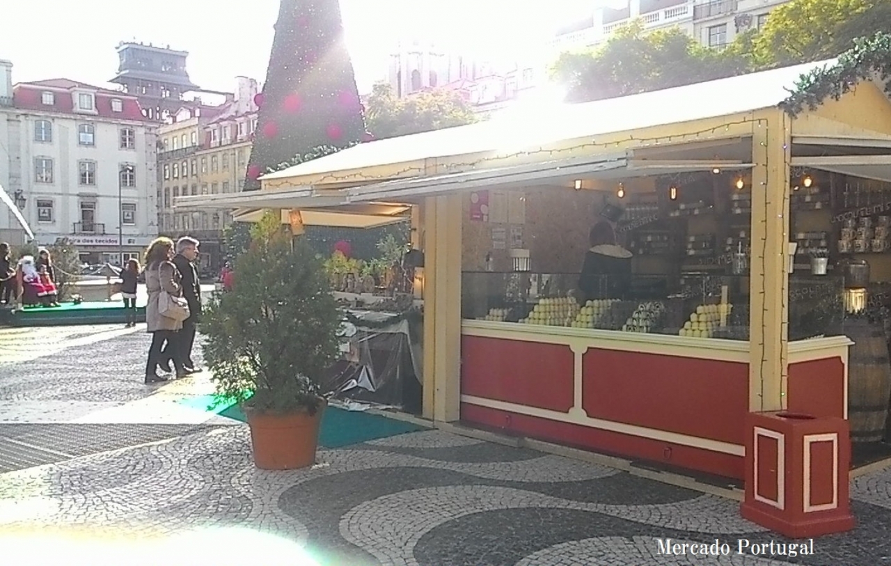 リスボンのロシオ広場では可愛らしいマーケット