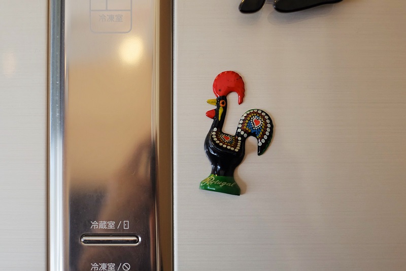 我が家の冷蔵庫に飾ってあるバルセロスの雄鶏
