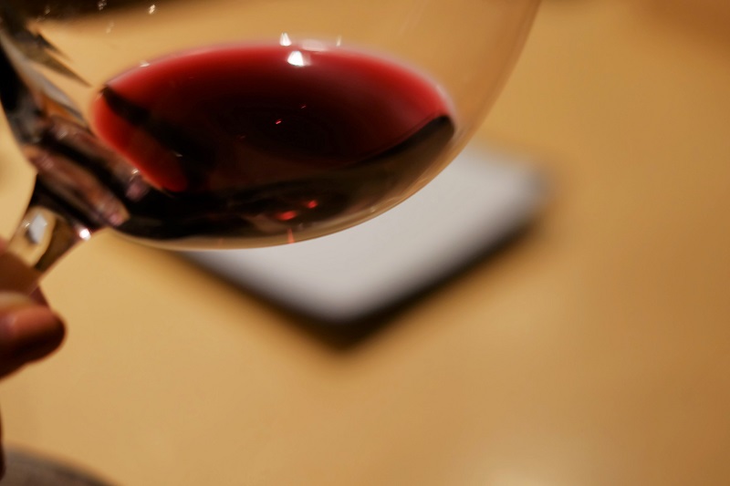 カプーシャ・ビオワイン赤2011をグラスに