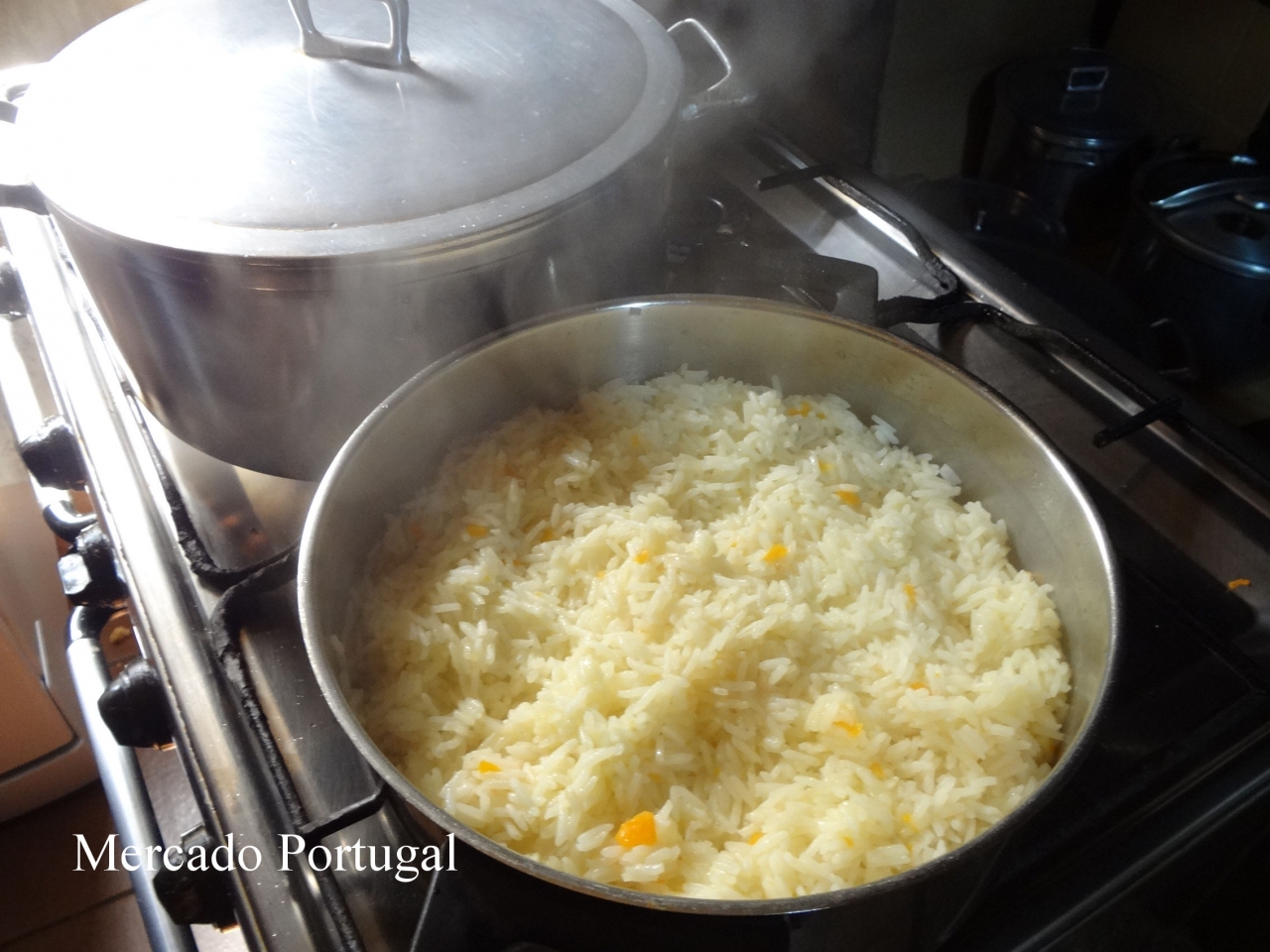 ポルトガルでは一般的にお米は鍋で炊きます