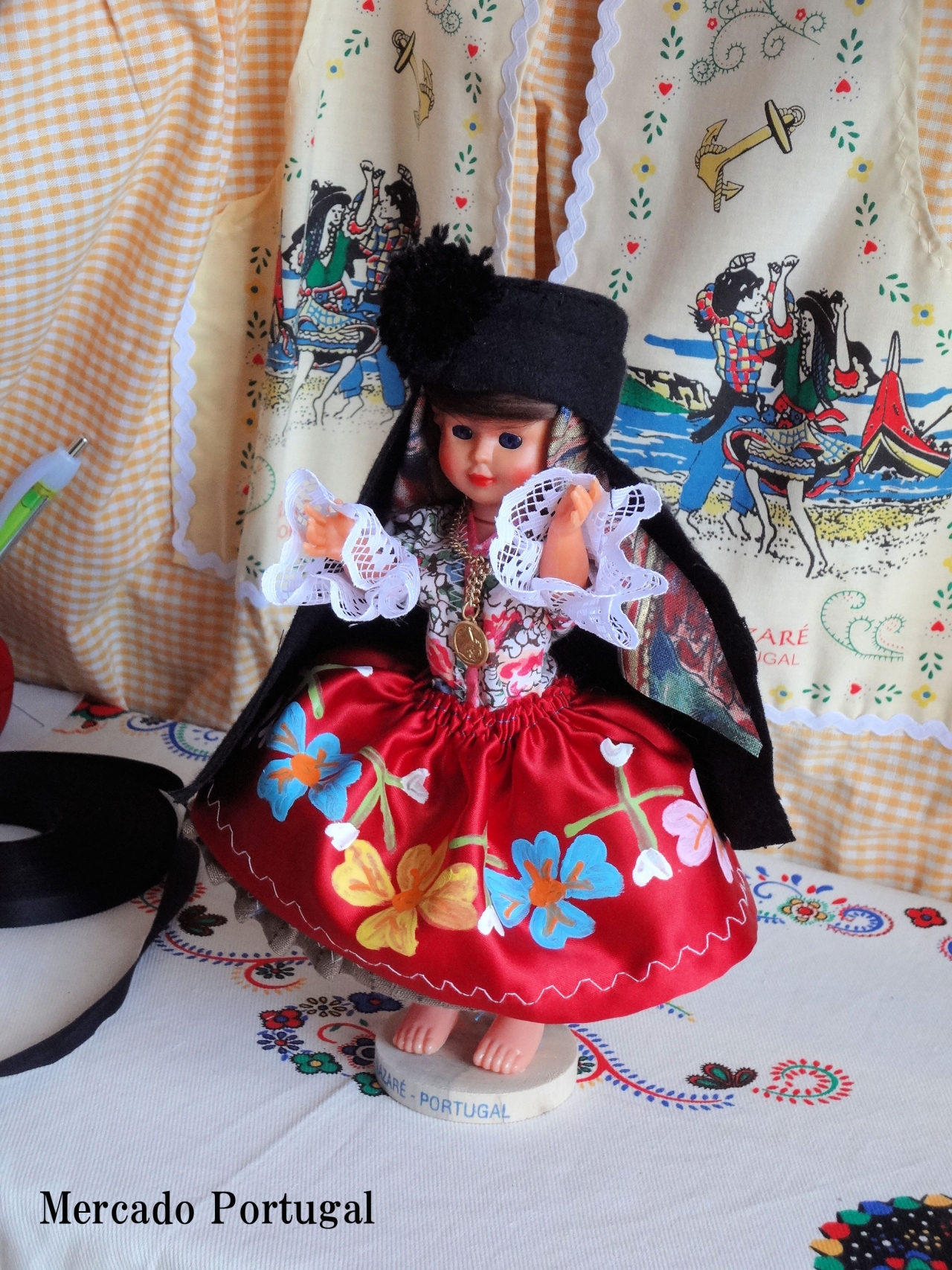 可愛いお人形のスカートも手作りです。